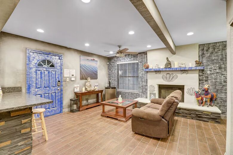 Spectacular 12-Bedroom Vegas Mansion - Las Vegas, Nevada