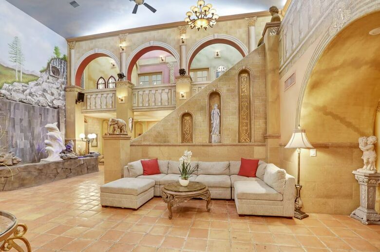 Spectacular 12-Bedroom Vegas Mansion - Las Vegas, Nevada