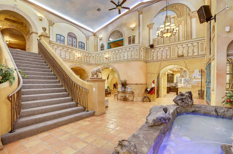 Spectacular 12-Bedroom Vegas Mansion - Las Vegas, Nevada