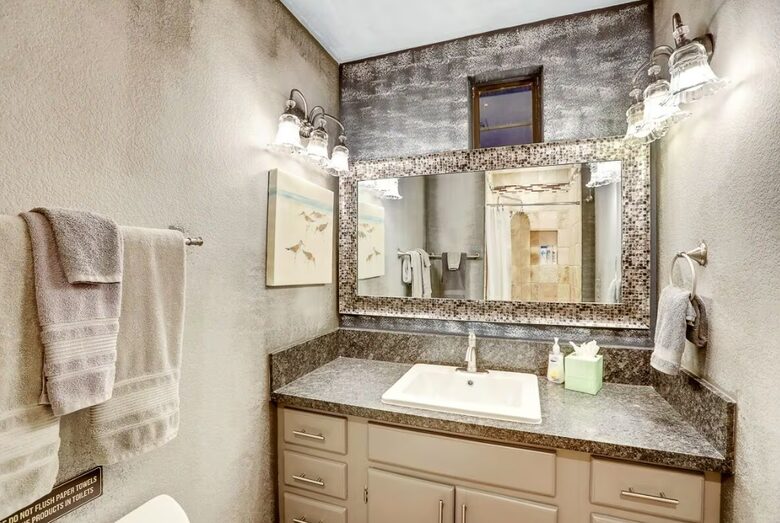 Spectacular 12-Bedroom Vegas Mansion - Las Vegas, Nevada