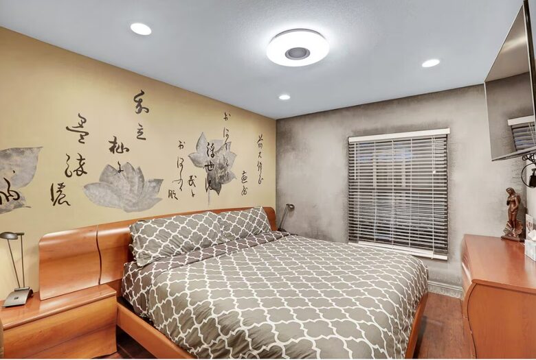 Spectacular 12-Bedroom Vegas Mansion - Las Vegas, Nevada
