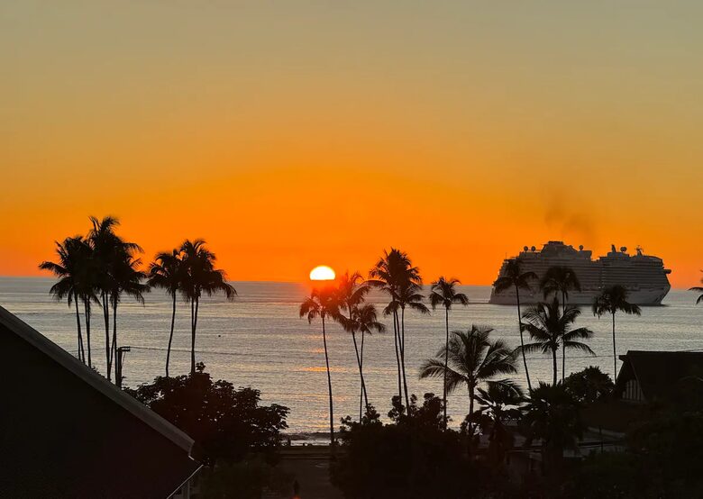 Island Glow - Kailua Kona, Hawaii
