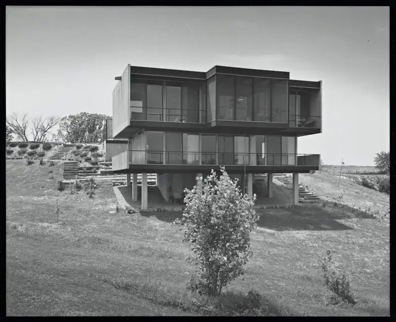 Mid-Modern-Century "Mr. (aka:Modern Renaissance)" in Iowa City - Iowa City, Iowa