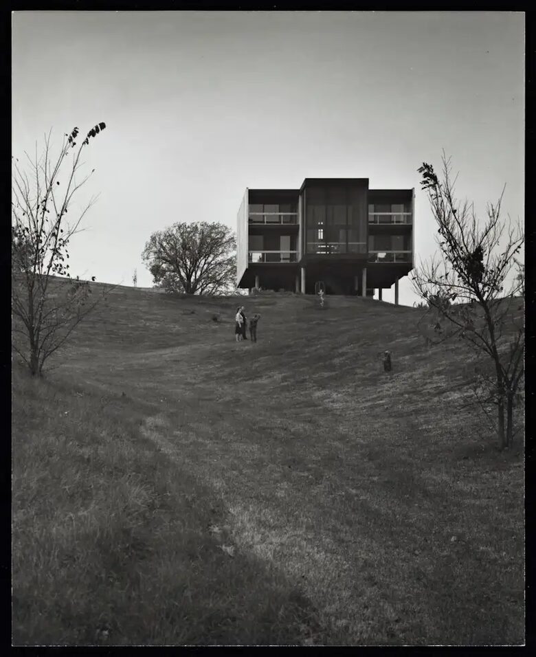 Mid-Modern-Century "Mr. (aka:Modern Renaissance)" in Iowa City - Iowa City, Iowa