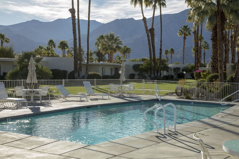 Stylish Mid-Century Villa with Stunning Views - Palm Springs, California