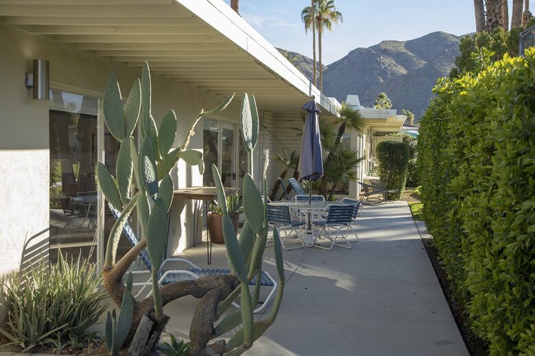 Stylish Mid-Century Villa with Stunning Views - Palm Springs, California
