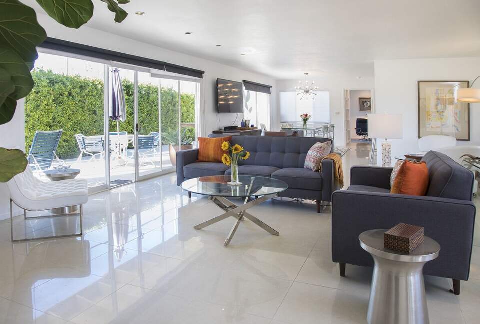Stylish Mid-Century Villa with Stunning Views - Palm Springs, California