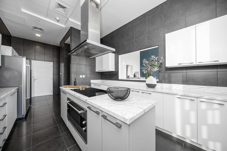 Dubai Marina Half-Floor Penthouse - Dubai, United Arab Emirates