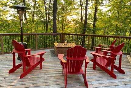 Modern Cottage in Pristine Mountain Setting - Lac-Sainte-Marie, Canada