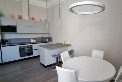2 BD Apartment In Historical Palace - Florence, Italy