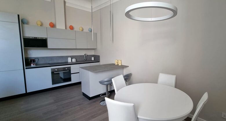 2 BD Apartment In Historical Palace - Florence, Italy