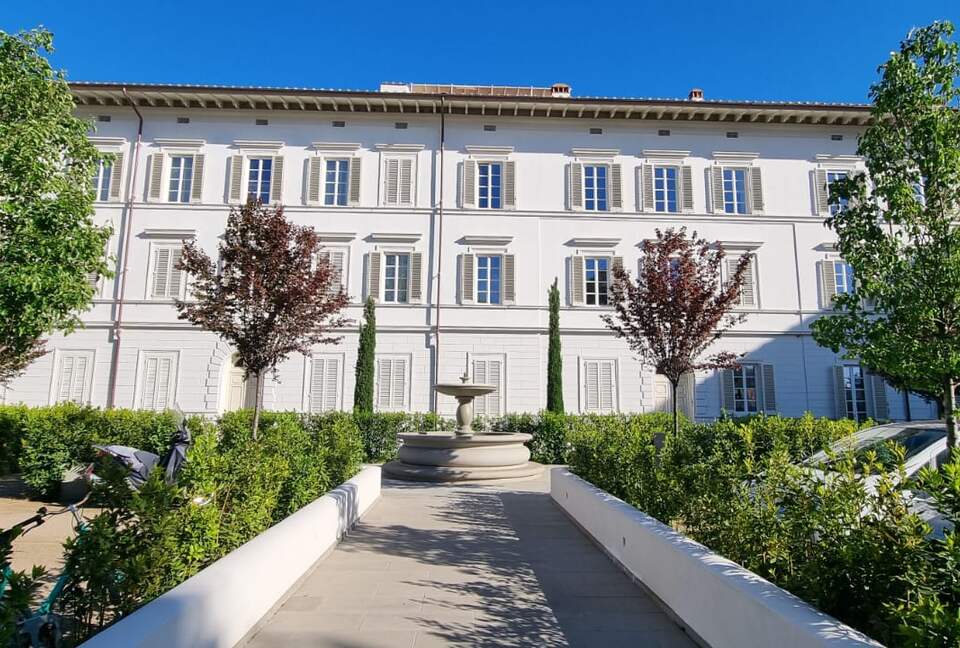 2 BD Apartment In Historical Palace - Florence, Italy