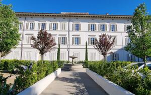 2 BD Apartment In Historical Palace - Florence, Italy