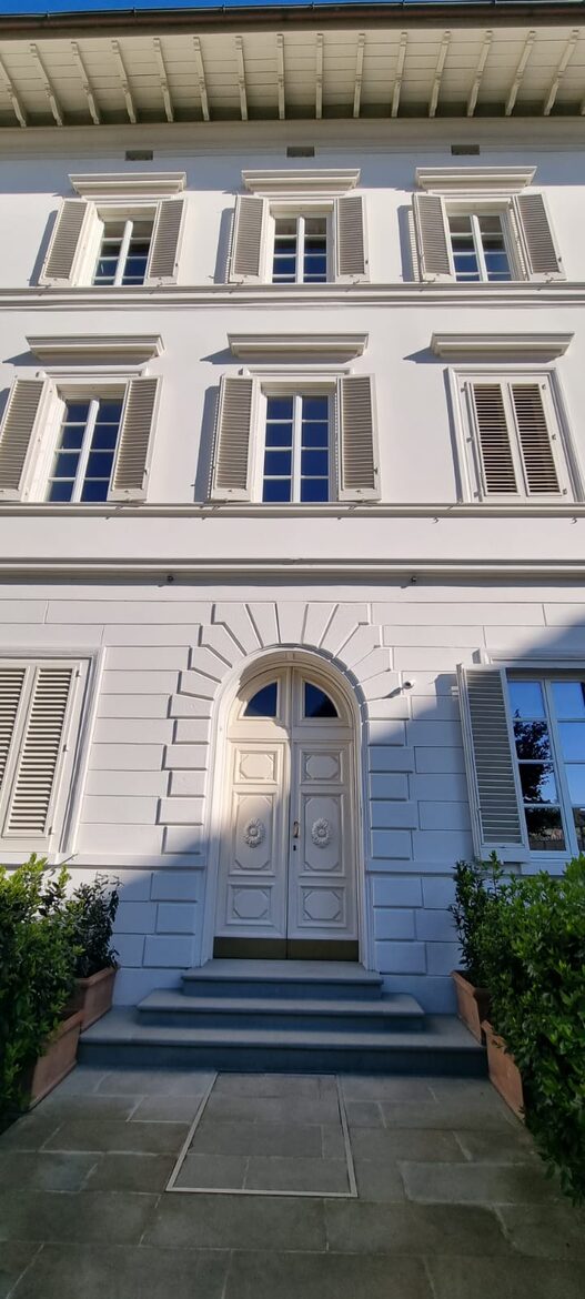 2 BD Apartment In Historical Palace - Florence, Italy