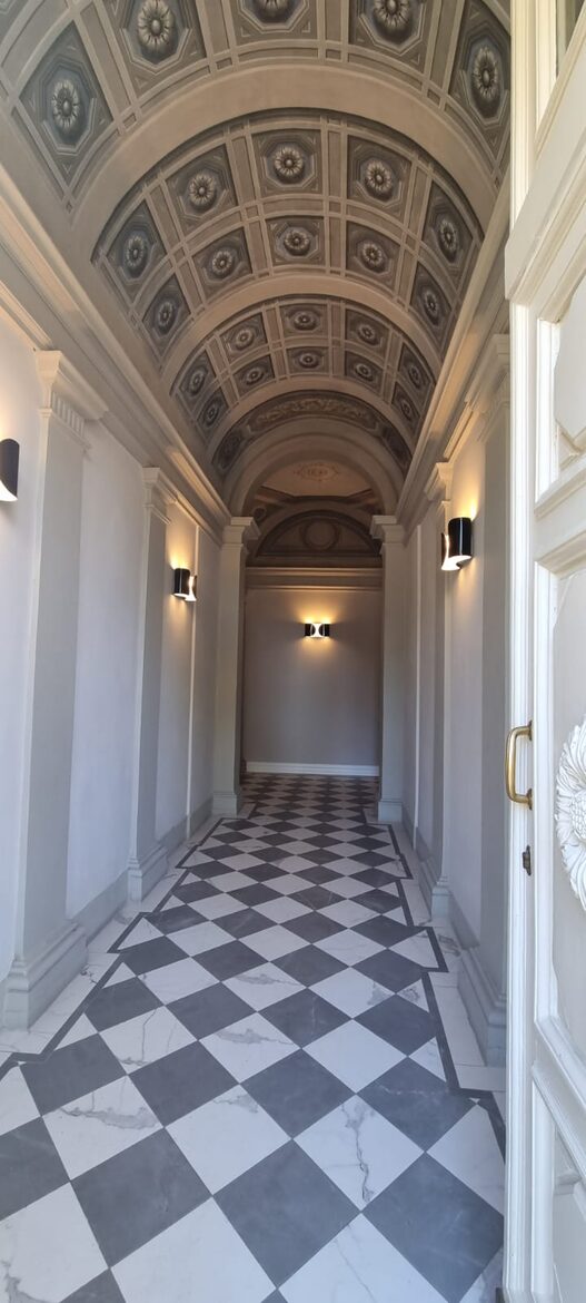 2 BD Apartment In Historical Palace - Florence, Italy