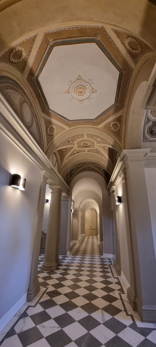 2 BD Apartment In Historical Palace - Florence, Italy