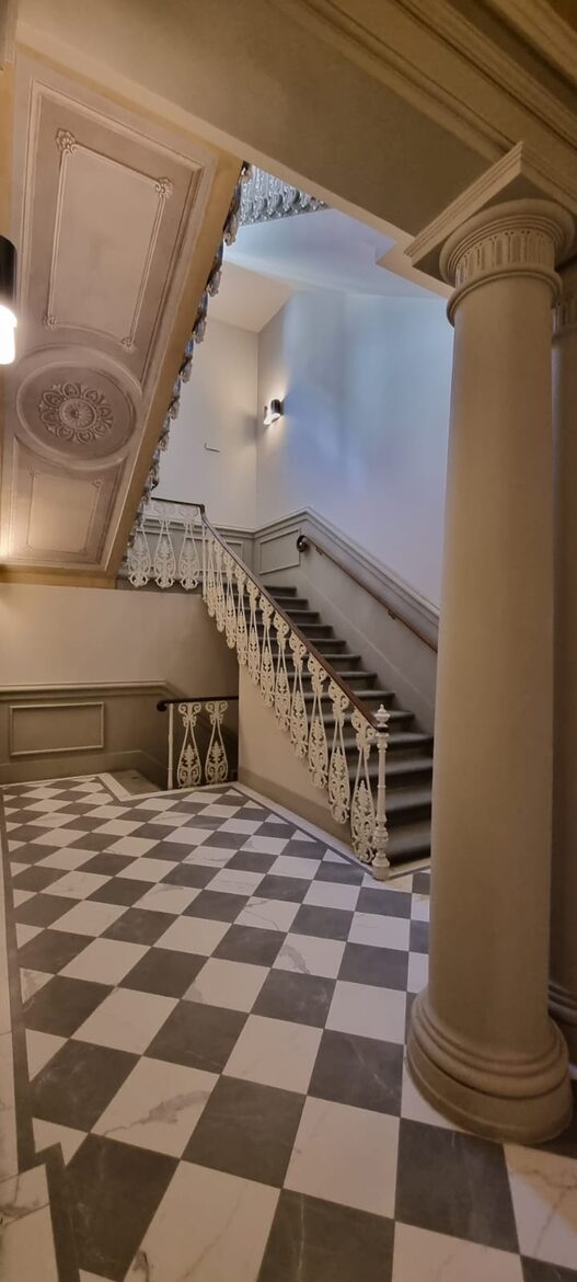 2 BD Apartment In Historical Palace - Florence, Italy