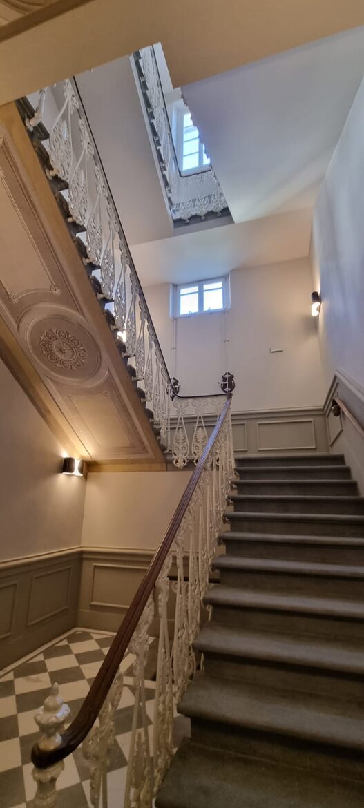 2 BD Apartment In Historical Palace - Florence, Italy