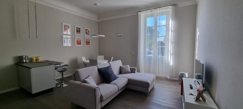2 BD Apartment In Historical Palace - Florence, Italy