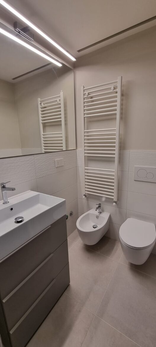 2 BD Apartment In Historical Palace - Florence, Italy