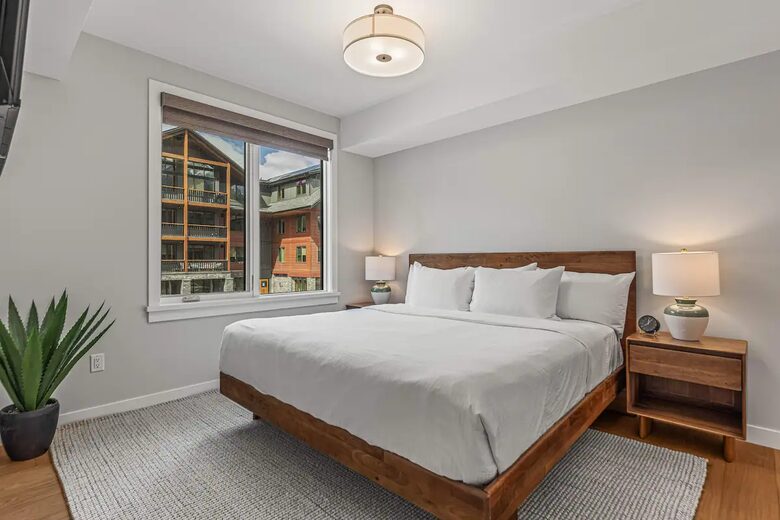 Modern Canmore Escape with Mountain Views - Canmore, Canada