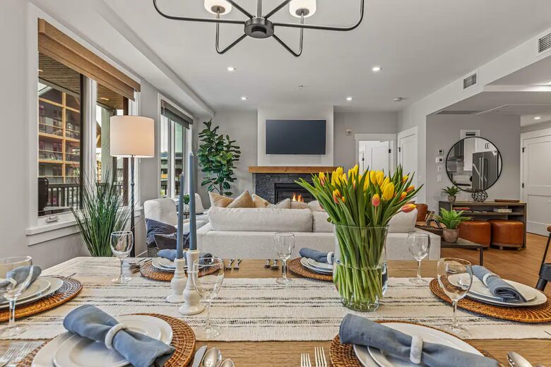 Modern Canmore Escape with Mountain Views - Canmore, Canada