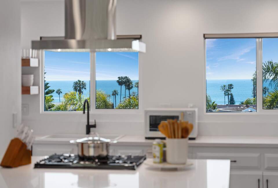 Sunset House - Luxe Home with Panoramic Views - Cardiff, California