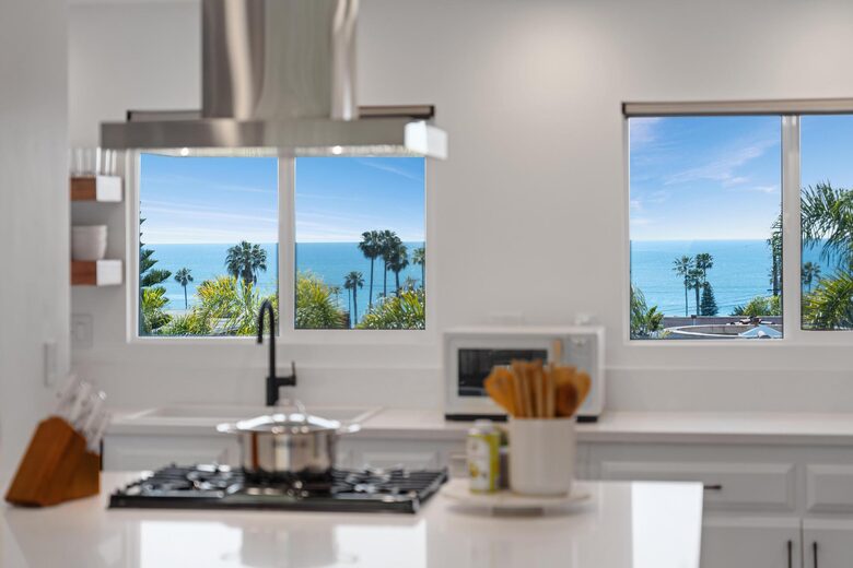Sunset House - Luxe Home with Panoramic Views - Cardiff, California