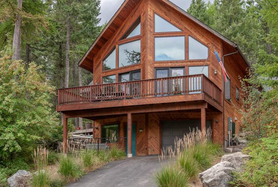 Montana Lakeside Cabin - Lakeside, Montana
