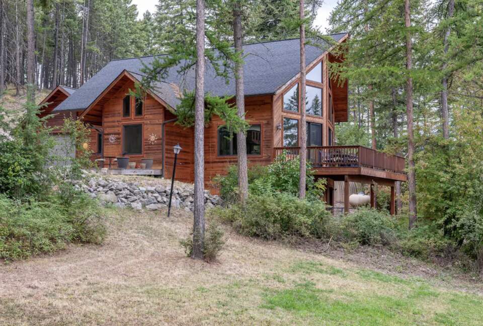 Montana Lakeside Cabin - Lakeside, Montana