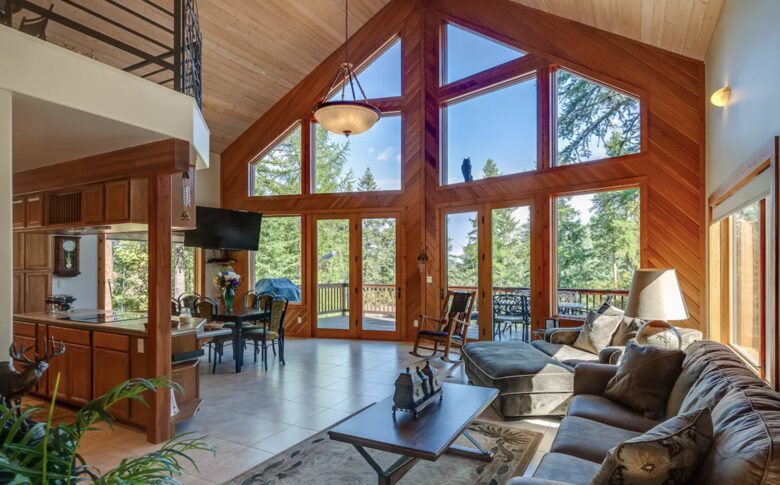 Montana Lakeside Cabin - Lakeside, Montana