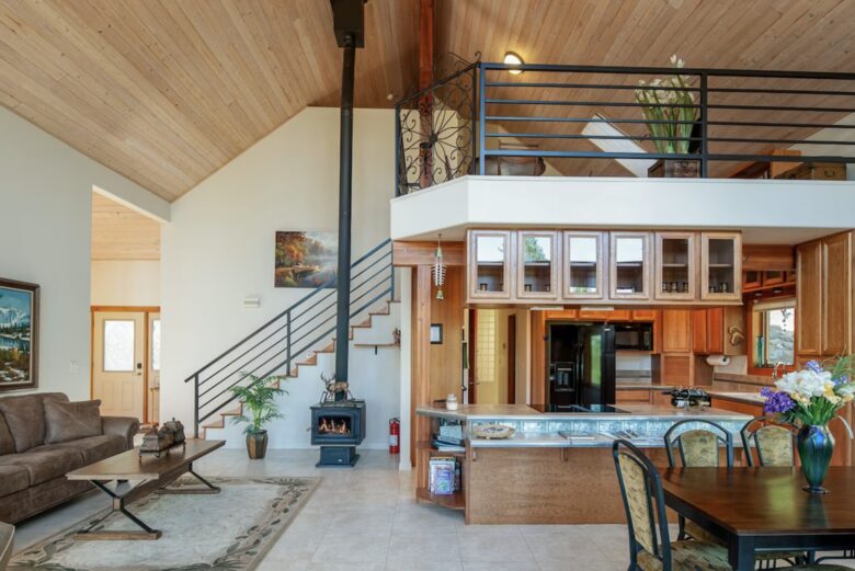 Montana Lakeside Cabin - Lakeside, Montana