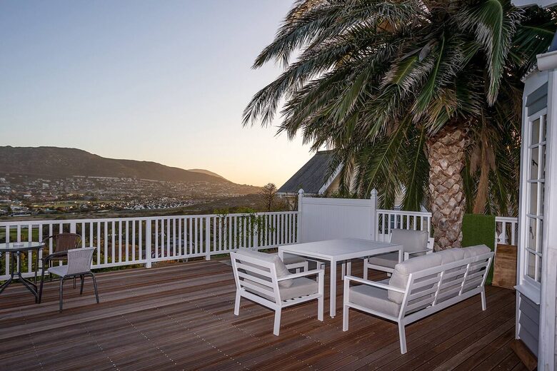 Cape Town Family Hideaway - Clovelly, Cape Town, South Africa