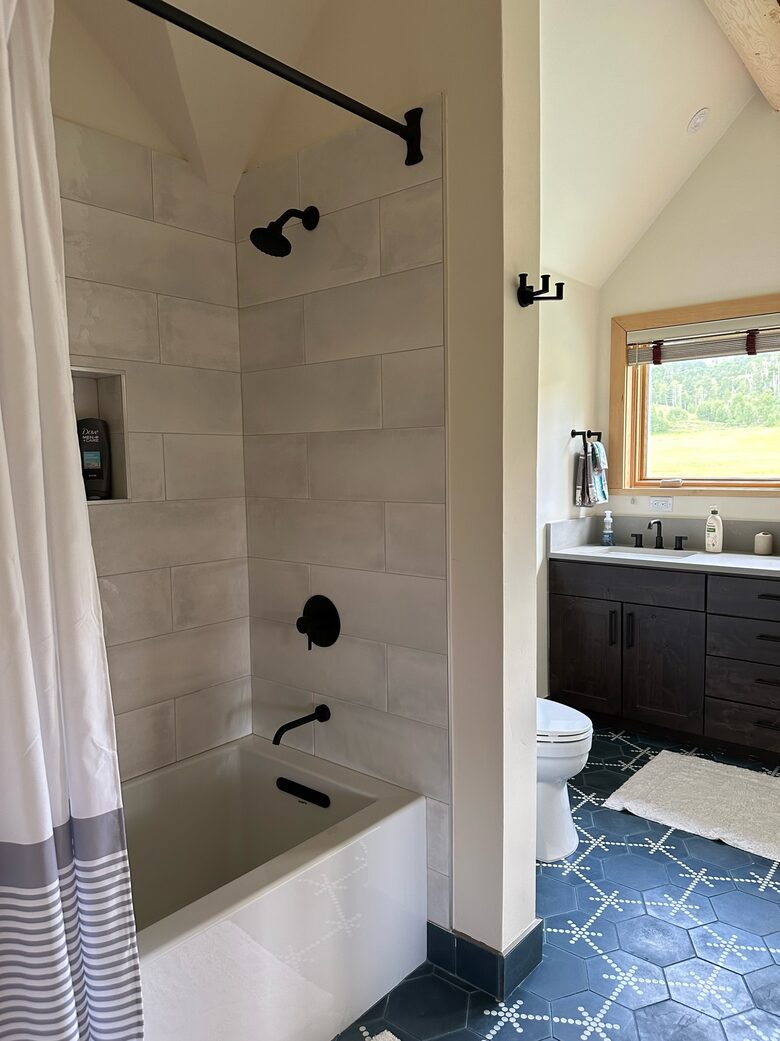 Upper level bath