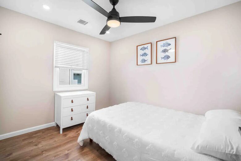 Beach Bungalow - 1.5 Blocks to the Beach! - Brigantine, New Jersey