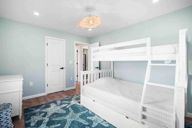 Beach Bungalow - 1.5 Blocks to the Beach! - Brigantine, New Jersey