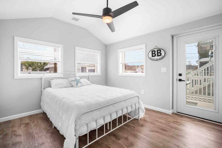 Beach Bungalow - 1.5 Blocks to the Beach! - Brigantine, New Jersey