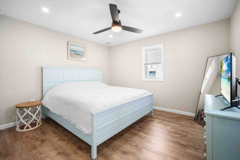 Beach Bungalow - 1.5 Blocks to the Beach! - Brigantine, New Jersey