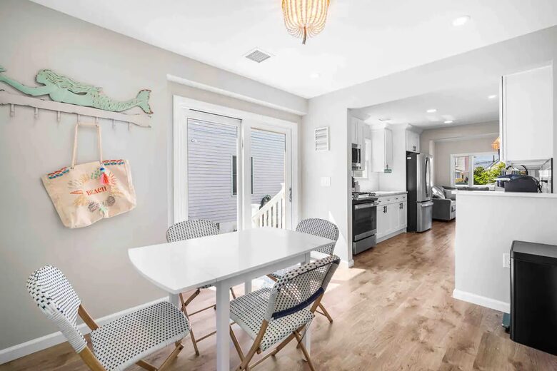 Beach Bungalow - 1.5 Blocks to the Beach! - Brigantine, New Jersey