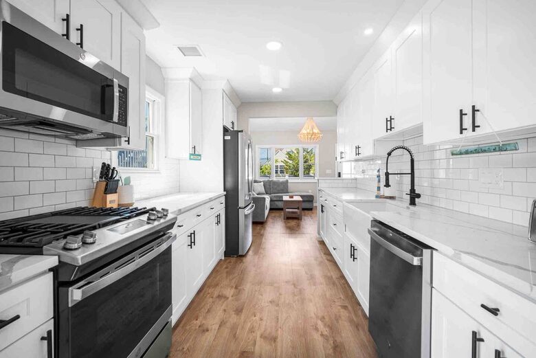 Beach Bungalow - 1.5 Blocks to the Beach! - Brigantine, New Jersey