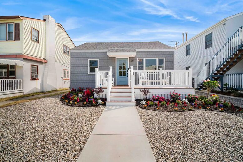 Beach Bungalow - 1.5 Blocks to the Beach! - Brigantine, New Jersey