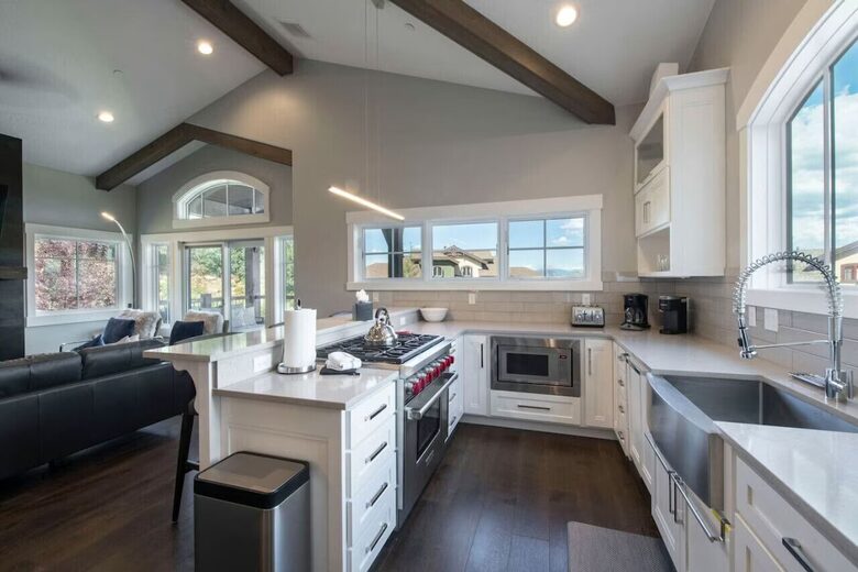 Mountain Haven Retreat: Just Steps From Slopes - Park City, Utah