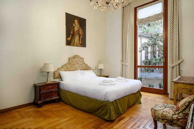 Ancient 19th Century Apartment - Milan, Italy