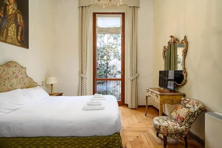 Ancient 19th Century Apartment - Milan, Italy