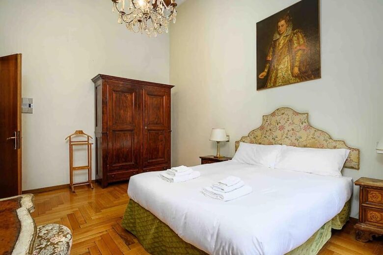 Ancient 19th Century Apartment - Milan, Italy