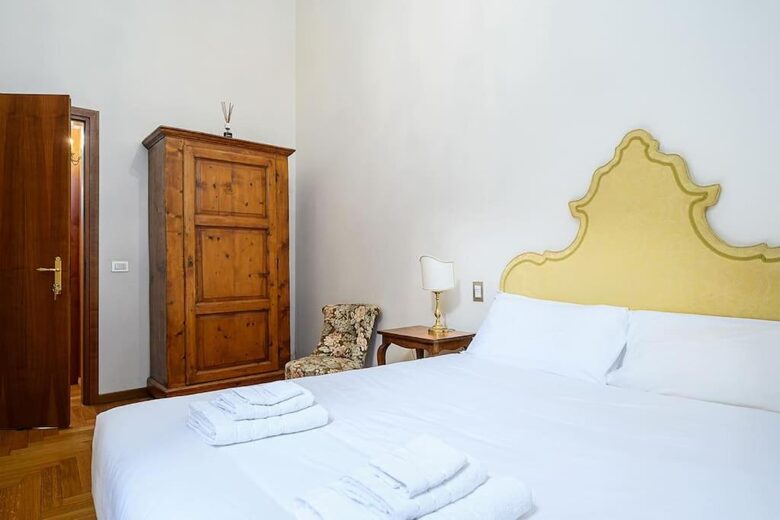 Ancient 19th Century Apartment - Milan, Italy