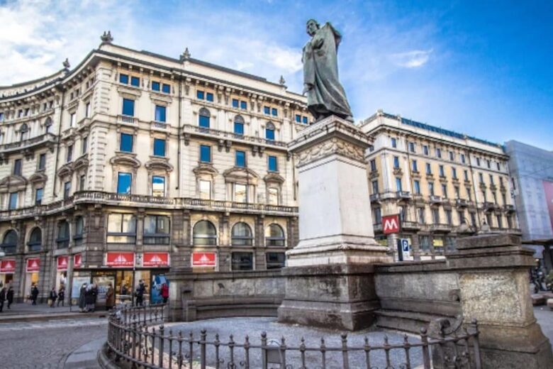 Ancient 19th Century Apartment - Milan, Italy