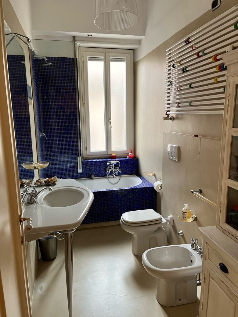 Complete bathroom
