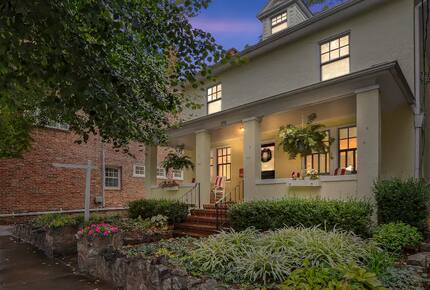 Charming Annapolis Retreat | Walk to the Naval Academy and Annapolis City Dock - Annapolis, Maryland