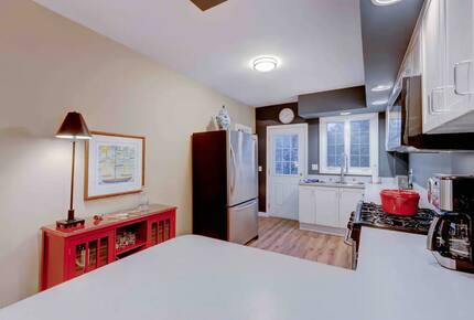 Charming Annapolis Retreat | Walk to the Naval Academy and Annapolis City Dock - Annapolis, Maryland